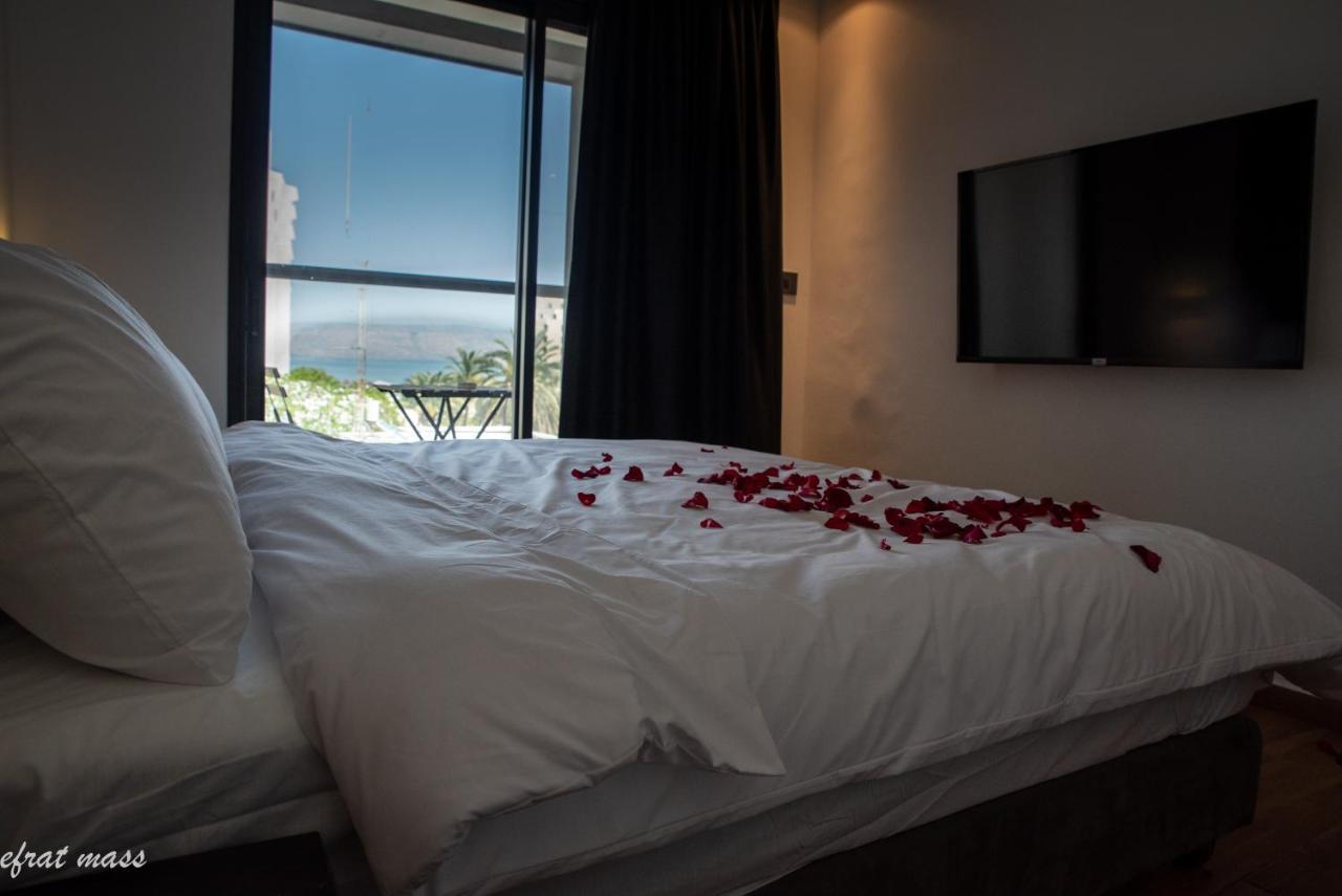 Selfie'S Boutique Hotel Tiberias Bagian luar foto